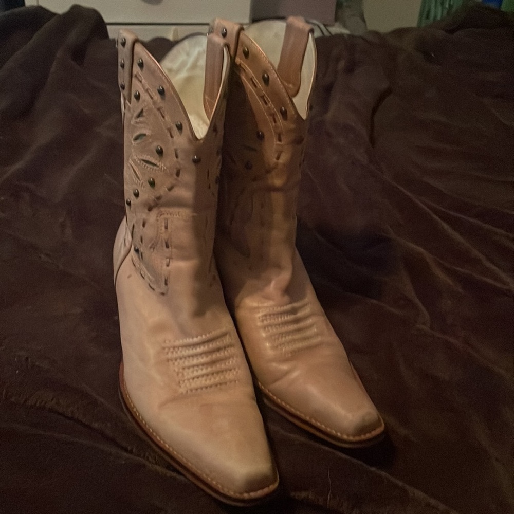 Tan Cowboy boots. Size 9M.